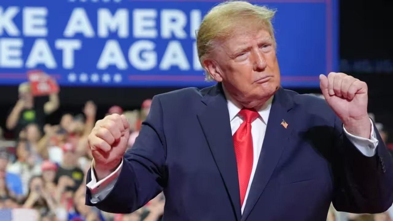 Trump Threatens Leakers with Jail or Execution Over Iran Bombing