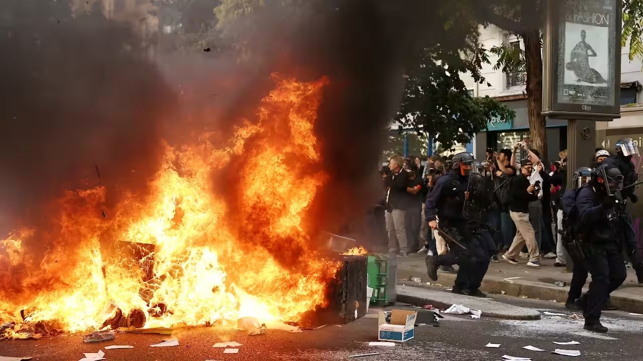 French Police Arrest 6,500 Protesters After Tear Gas Grenade Injures 14‑Year‑Old