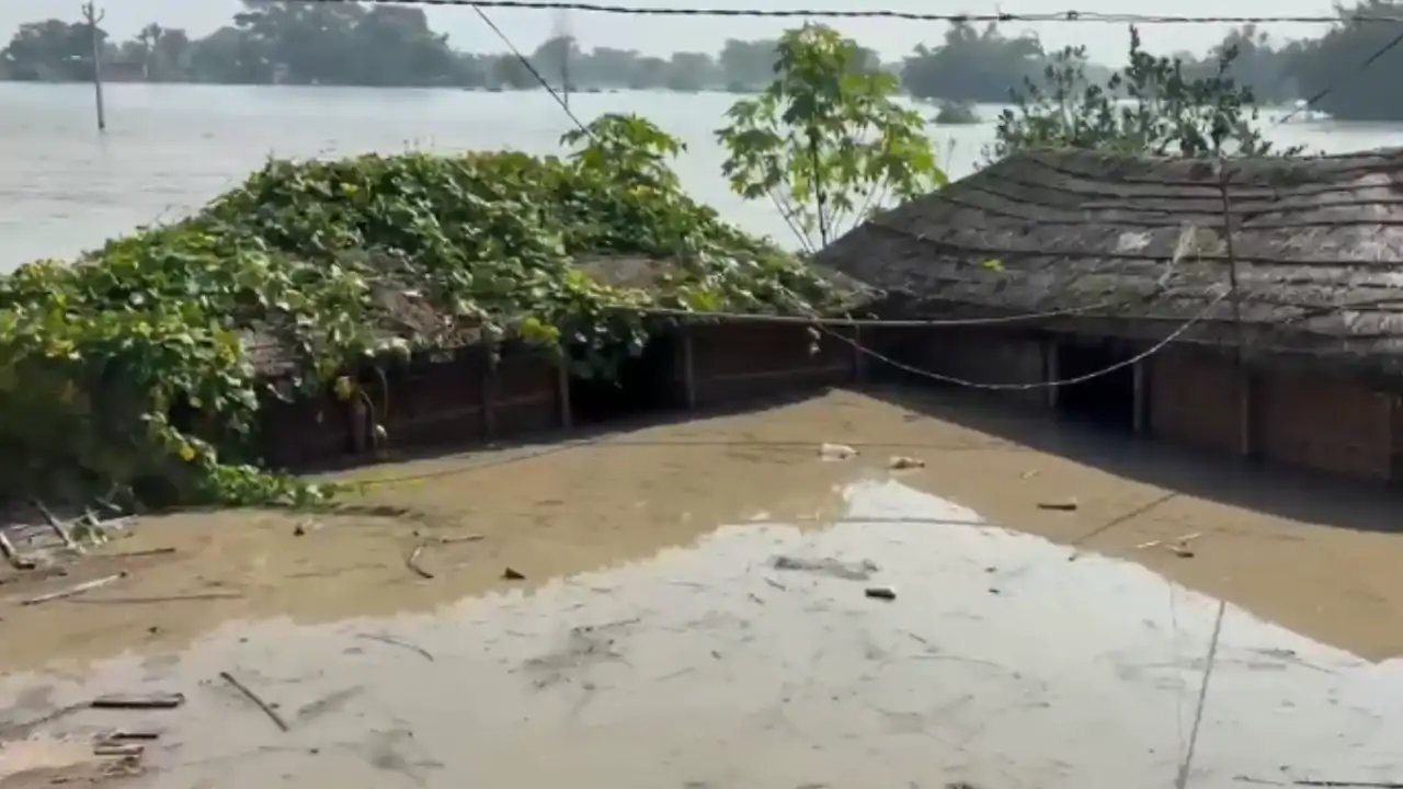 Bihar CM Samrat Choudhary Sees 82,000 Affected After Gandak River Breaches West Champaran Embankments