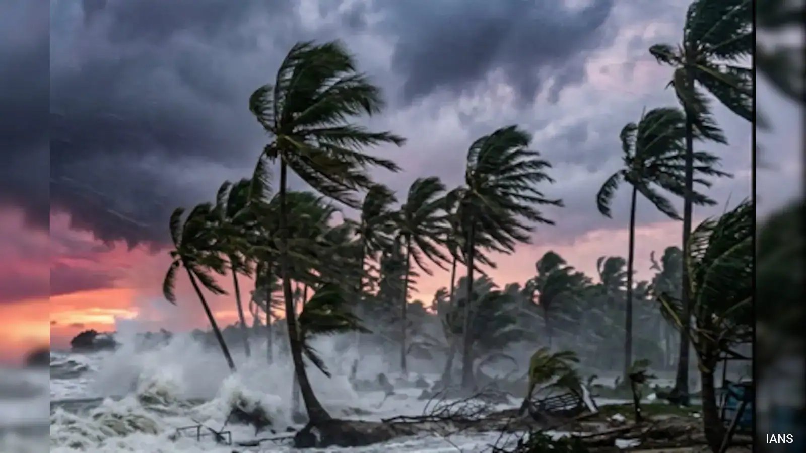 Cyclone Arnab Strikes Andhra Coast, Red Alert Raised for Wednesday Landfall