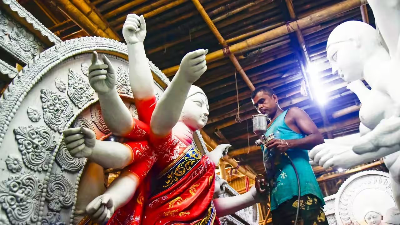 Rahaman Extends Durga Puja Holidays, Orders 33,851 Mandap Security Overhaul