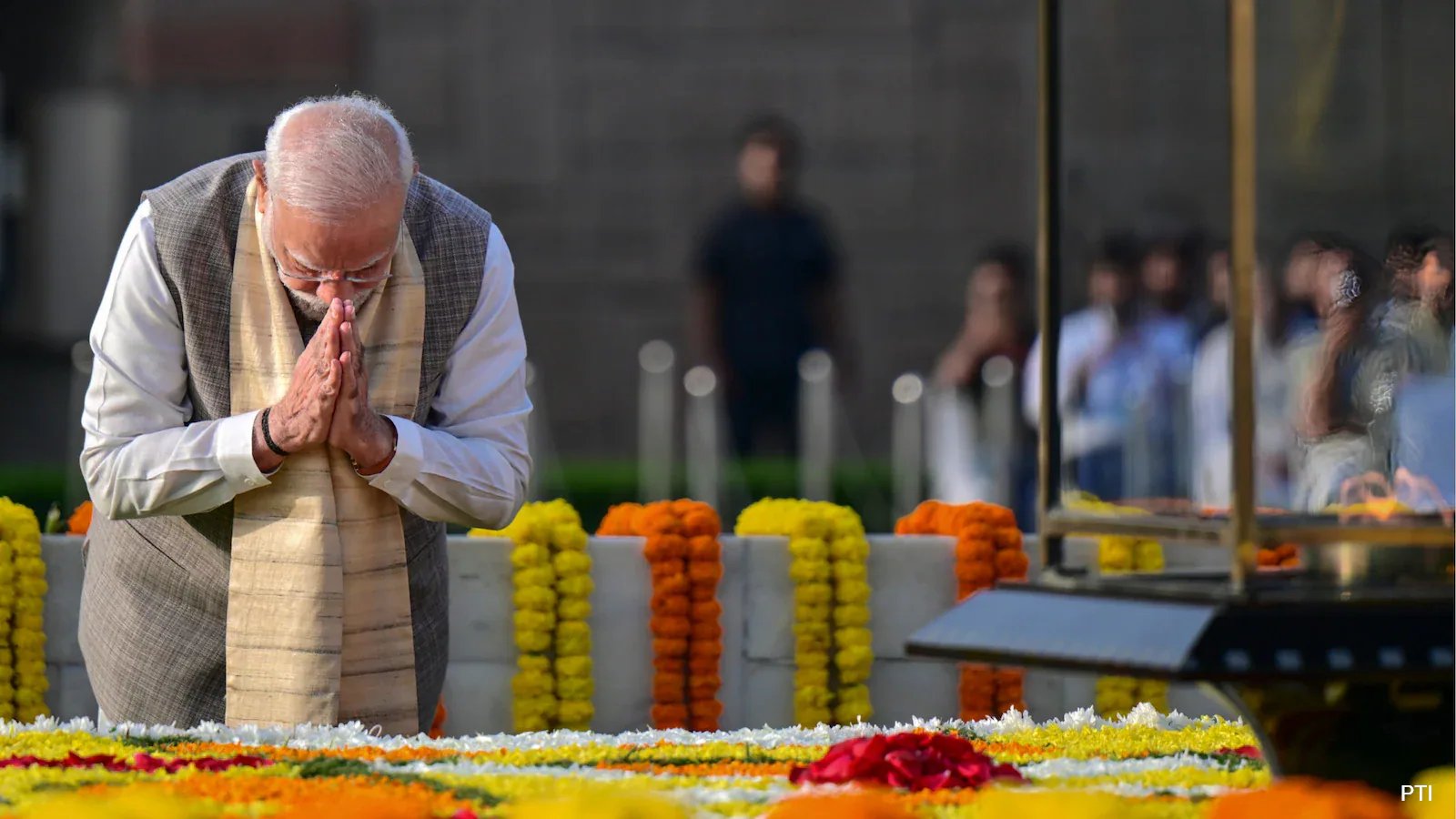 Prime Minister Modi Urges Indians to Buy Khadi on Gandhi Birthday, Oct. 2