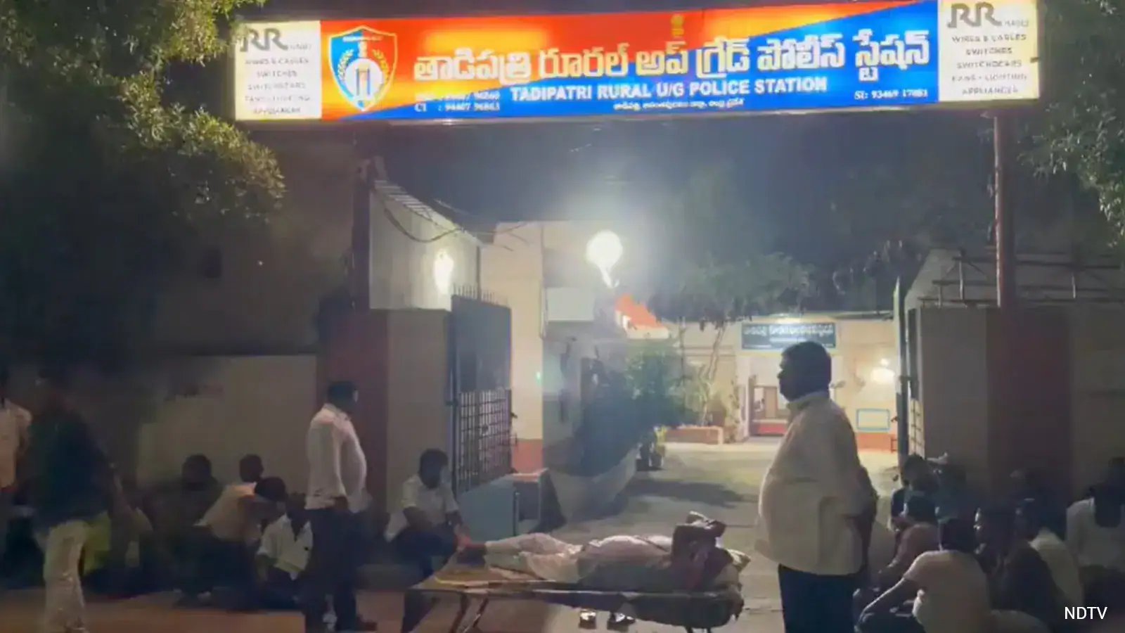 TDP Leader J.C. Prabhakar Reddy Protests Overnight in Tadipatri Over Stone‑Pelting Clash