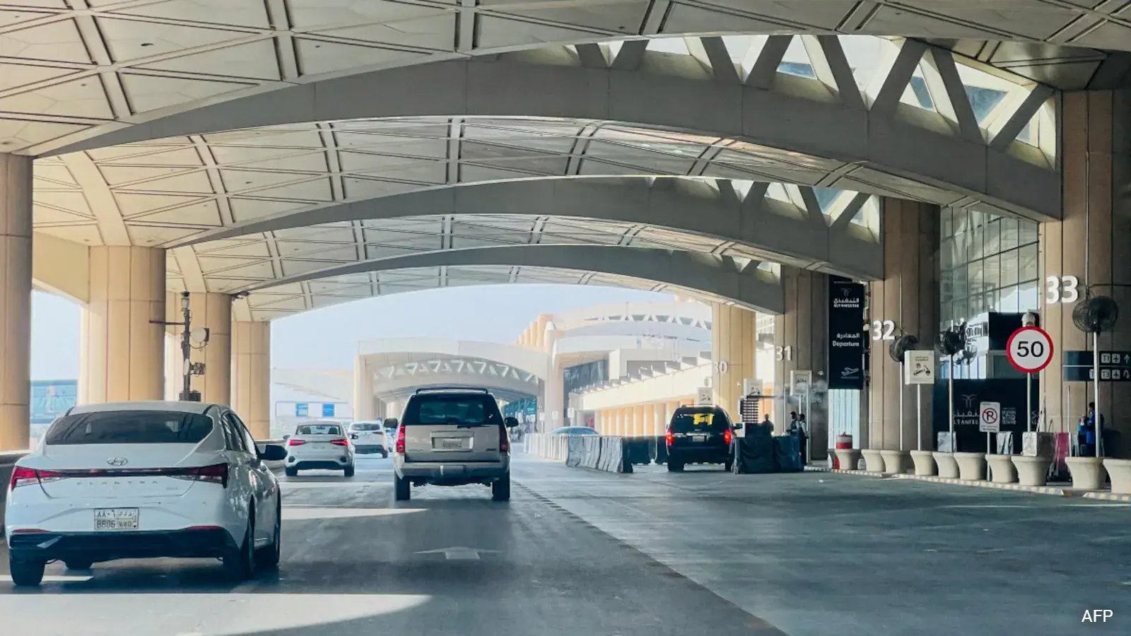 US, UK and Canada Urge Citizens to Avoid Riyadh Airport After Houthi Missile Attack
