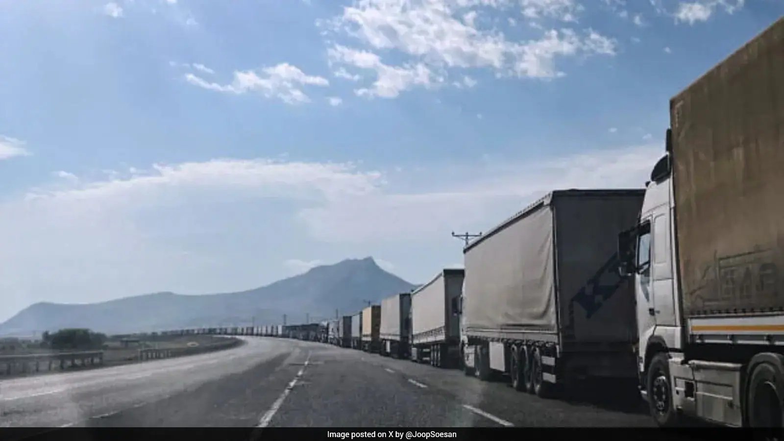 Masoud Pezeshkian Demands Rapid Trade as 1,200 Trucks Jam Turkey Border
