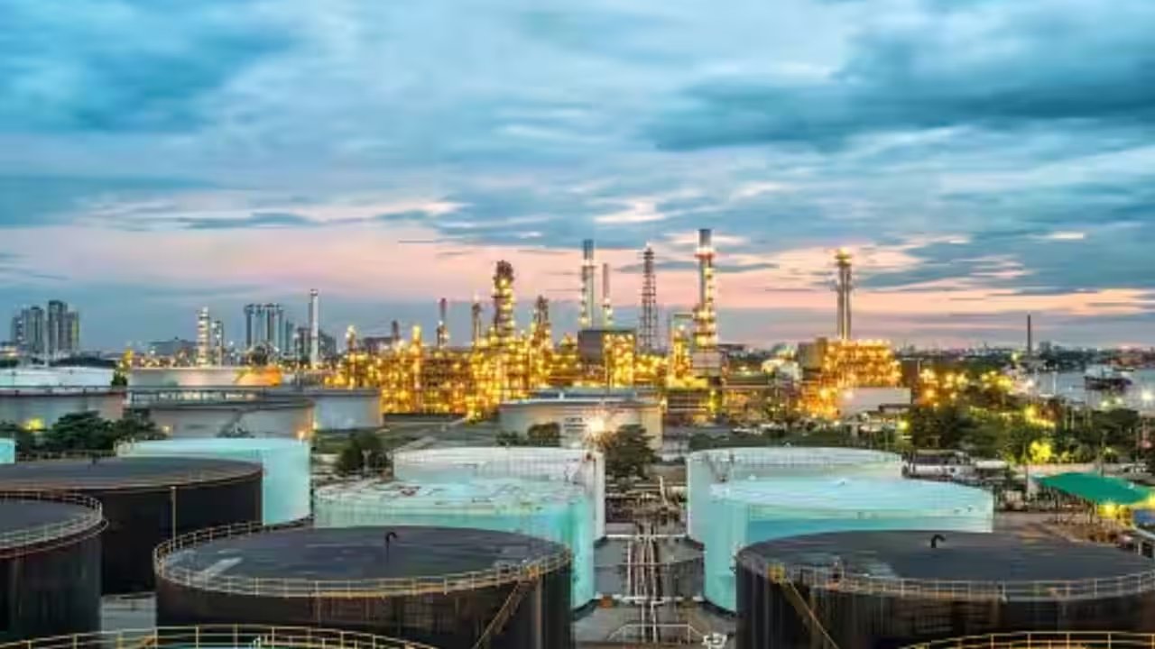 Saudi Aramco Cuts Off European Refiners After Pipeline Attack