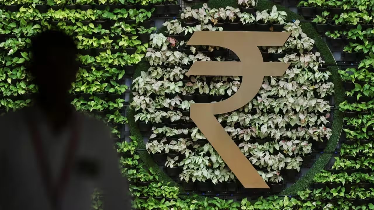 Rupee Gains 5 Paise to 95.82 vs Dollar on Oil Drop