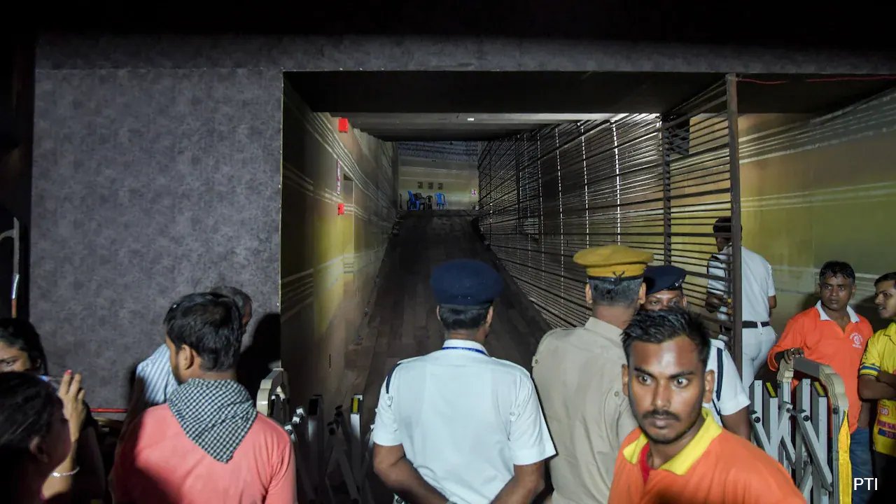 Kolkata Police Arrest 7 After 19 Die in Durga Puja Stampede