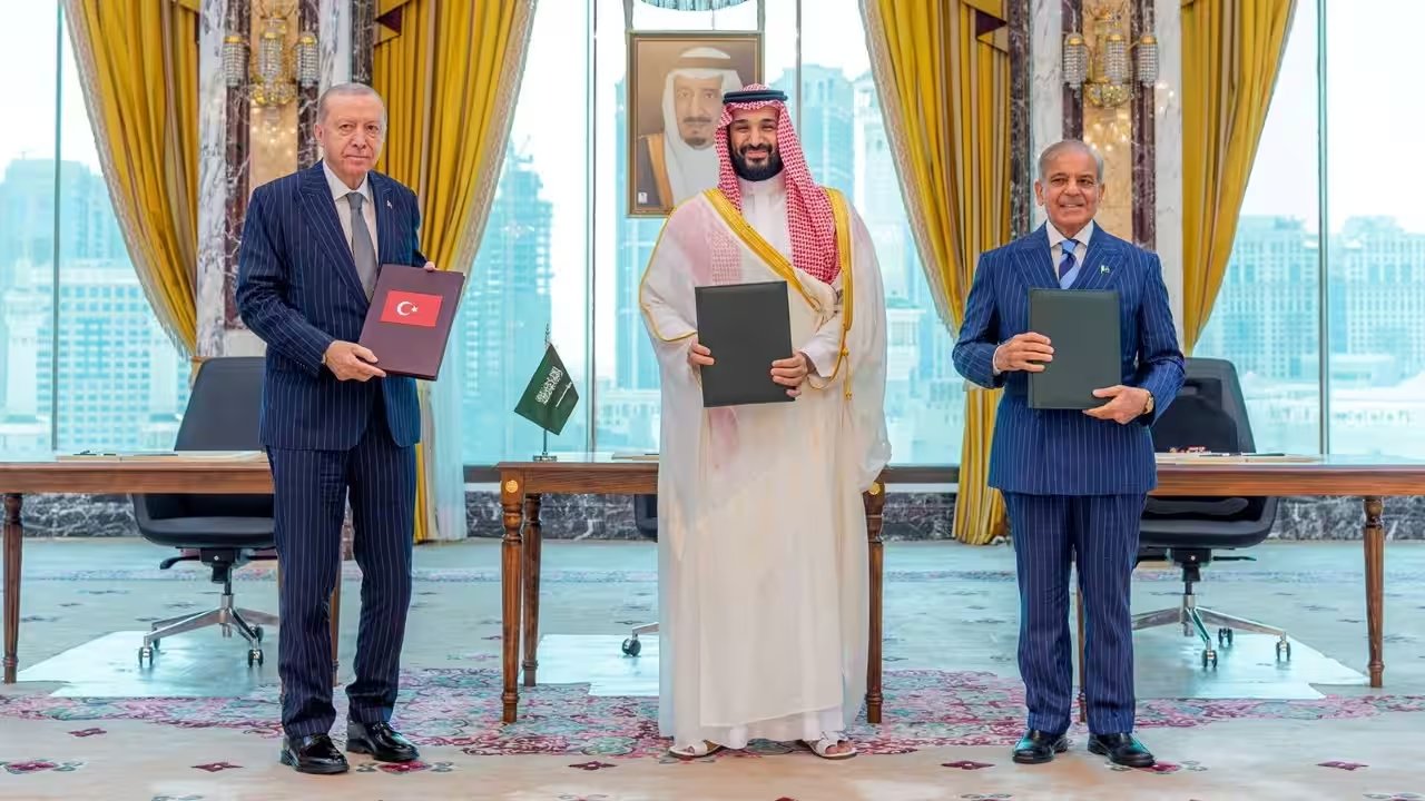Pakistan Names General Nauman Mahmood First Head of Mecca Defence Pact