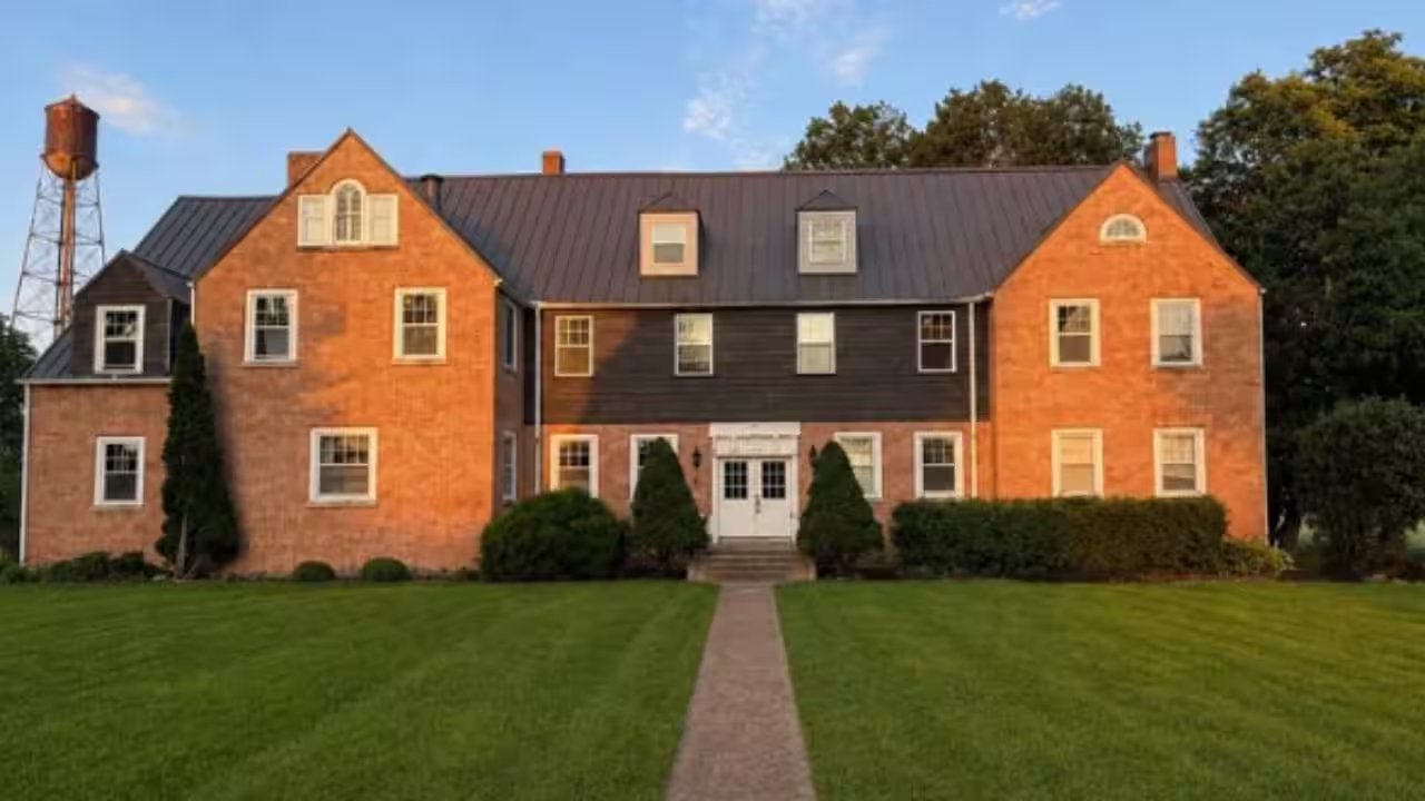 Illinois 1930 Orphanage Auctioned as 17-Bedroom Mansion for $975,000