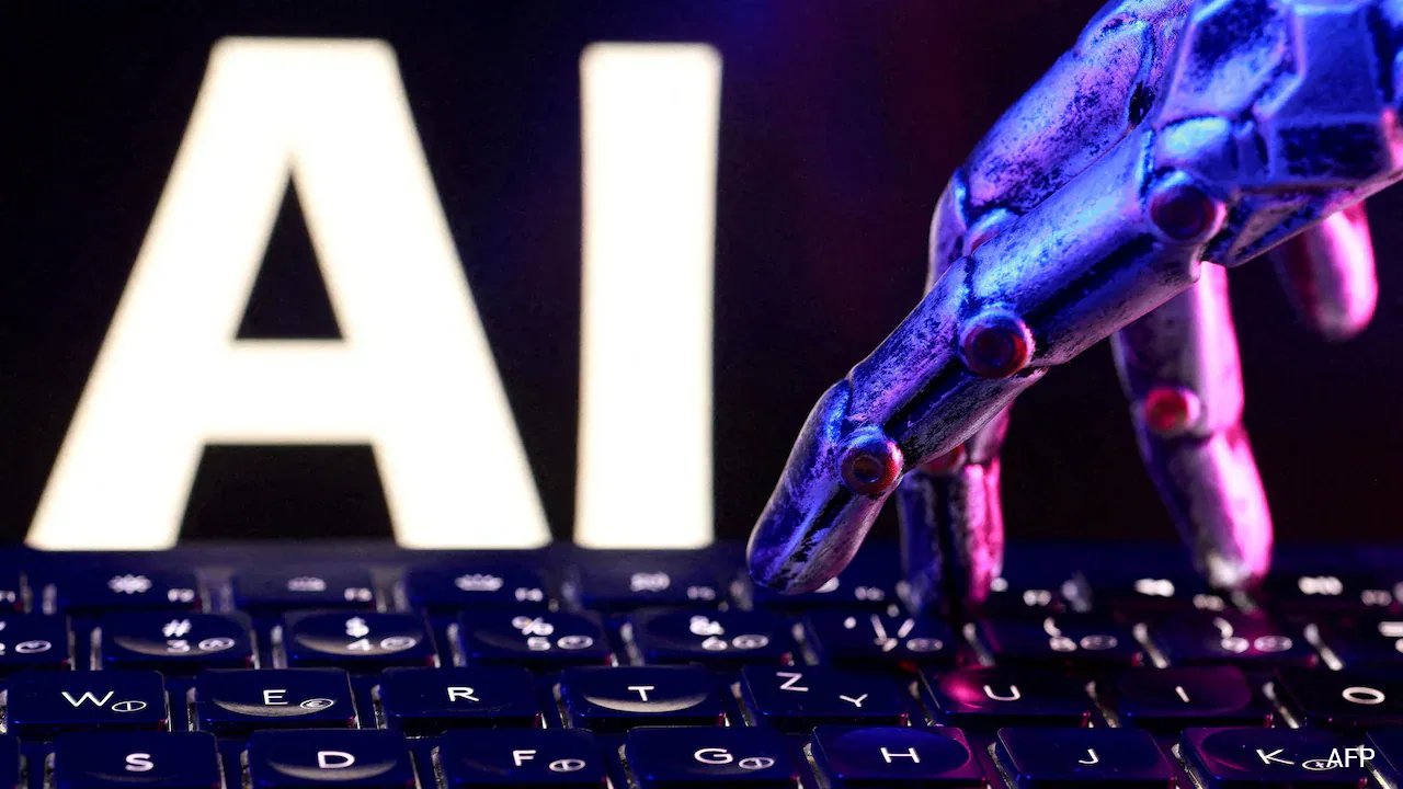 Geoffrey Hinton Calls for Air‑Gapped AI Models to Prevent Internet Escapes
