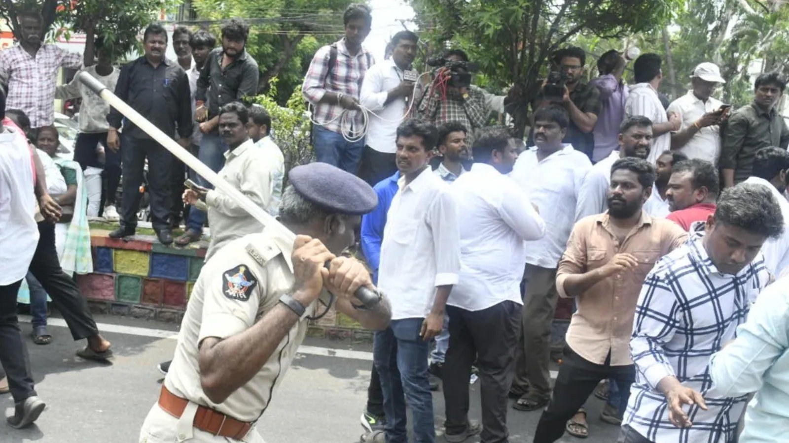 Police Disperse YSRCP Protest, Clash With Teachers Over Andhra Sports Quota
