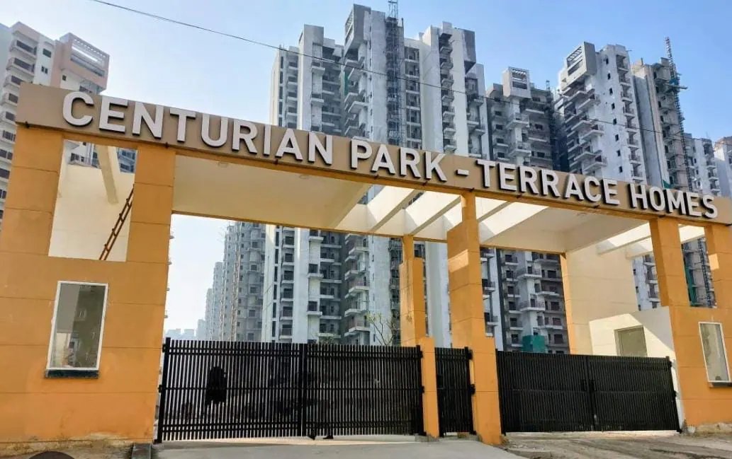Harshit Lavania Falls from 21st‑Floor Balcony in Greater Noida Over Domestic Dispute