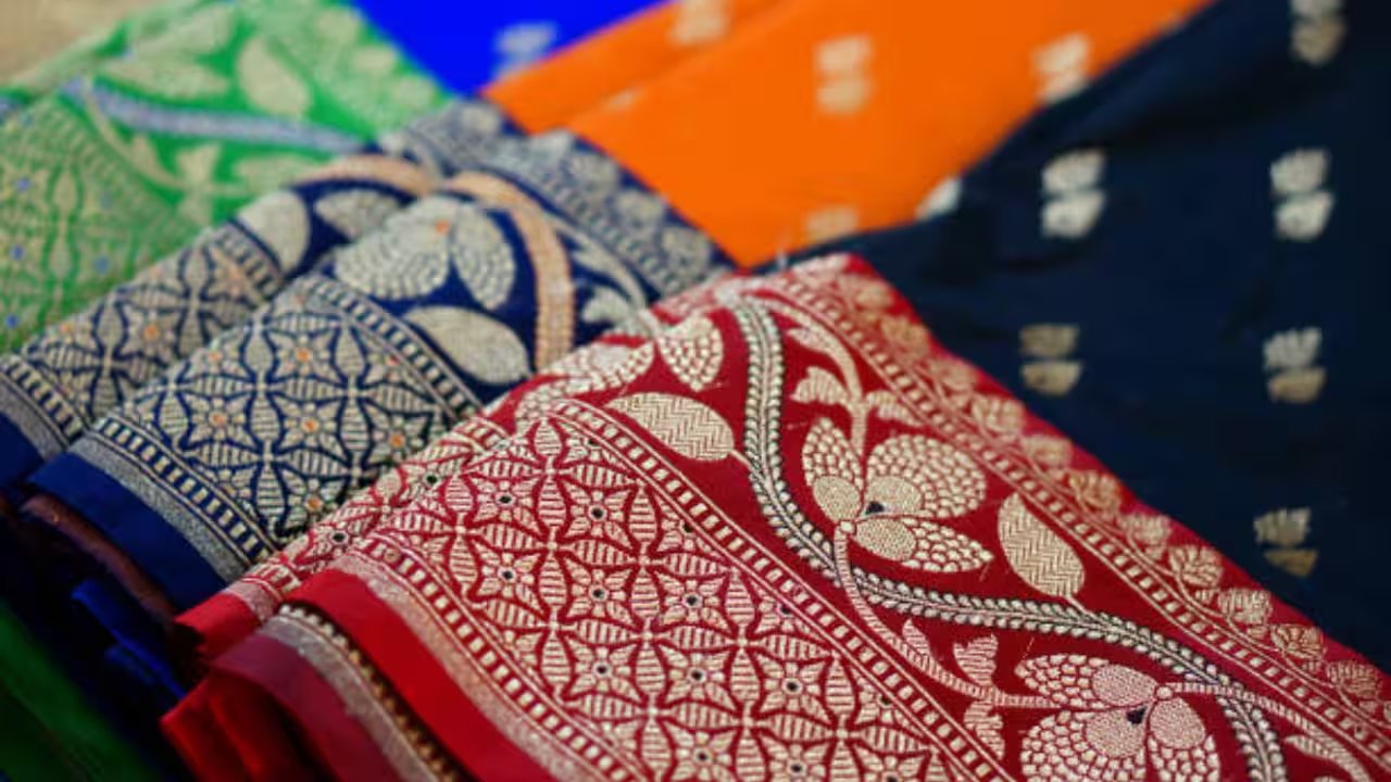 Choosing a Pochampally Handloom Saree: A Warm, Artful Upgrade for Your Wardrobe