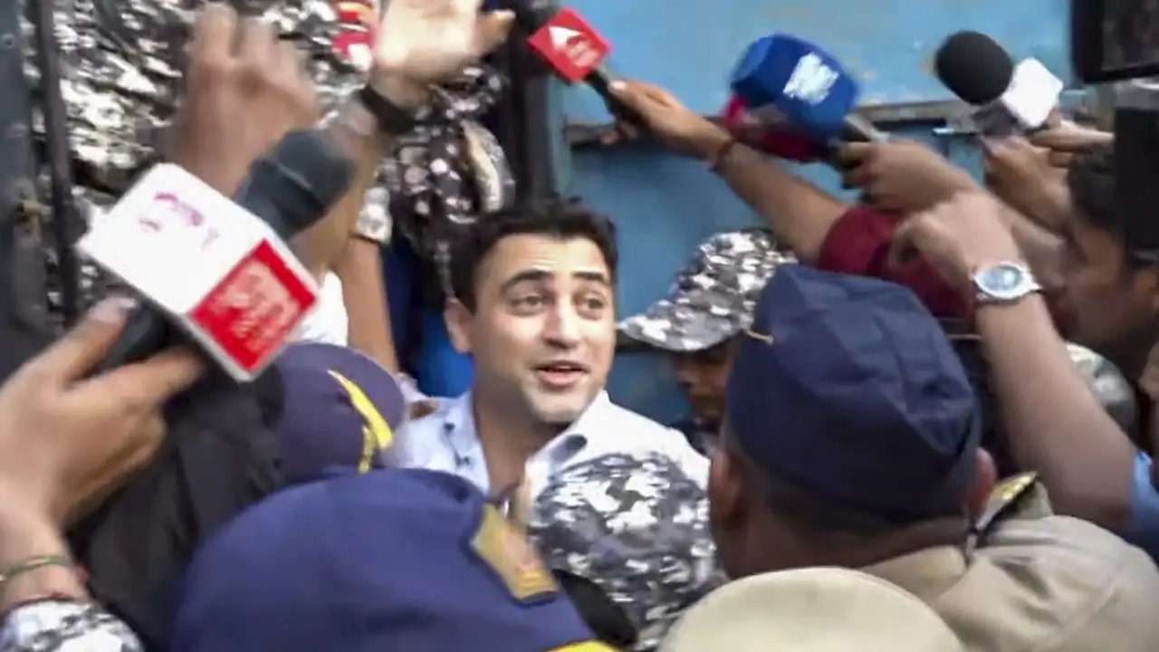 Mumbai Police Orders Actor Imran Khan to Leave India by Oct. 28 After Protest