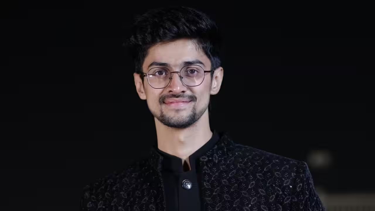 Devansh Tyagi’s 40‑rupee Coffee Stall Earns ₹18,000 in One Day