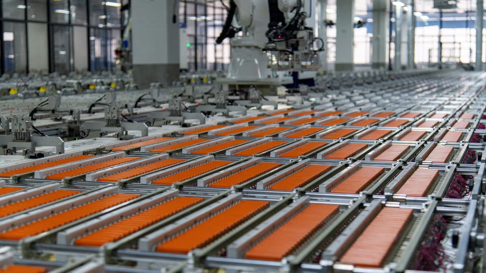 HEG Advanced Materials Secures ₹127.35 Cr Battery Order from Indus Towers