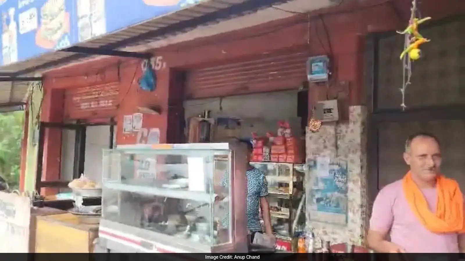 Uttar Pradesh Family Leaves Son Behind at Himachal Dhaba, Police Reunite Child