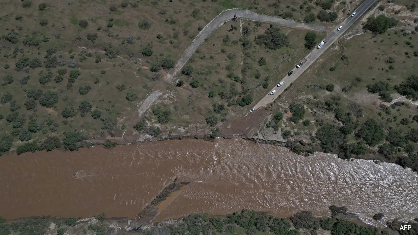 Hurricane Polo Weakens Over Mexico, Floods US Southwest Roads