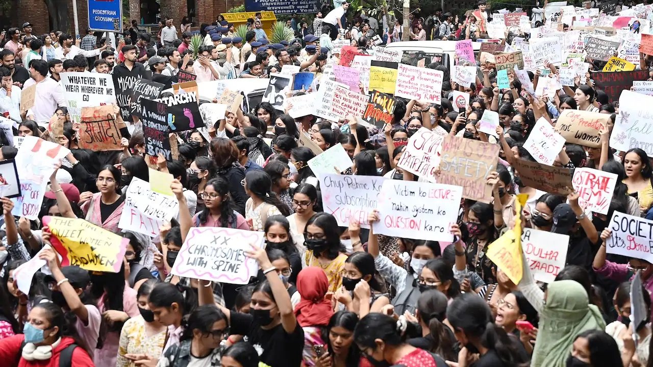 DU Students March in Solidarity After 17-Year-Old's Aastha Kunj Park Rape
