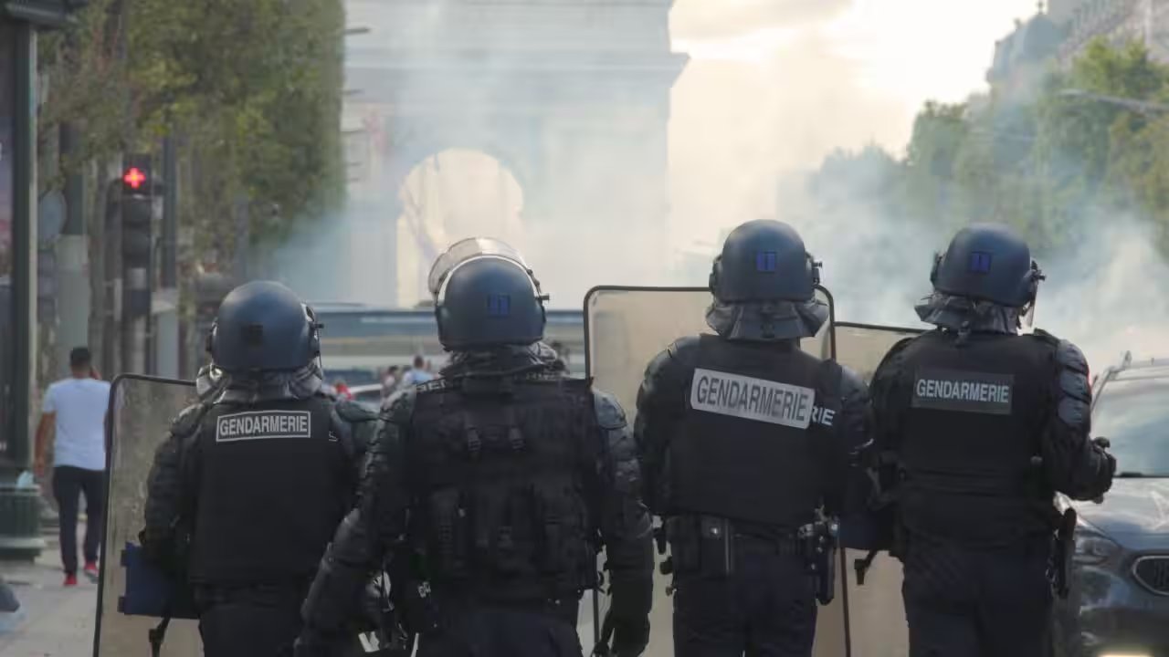 Paris Protest‑Safe Skincare: Bioré UV Aqua Rich SPF 50+ Keeps Your Glow Safe