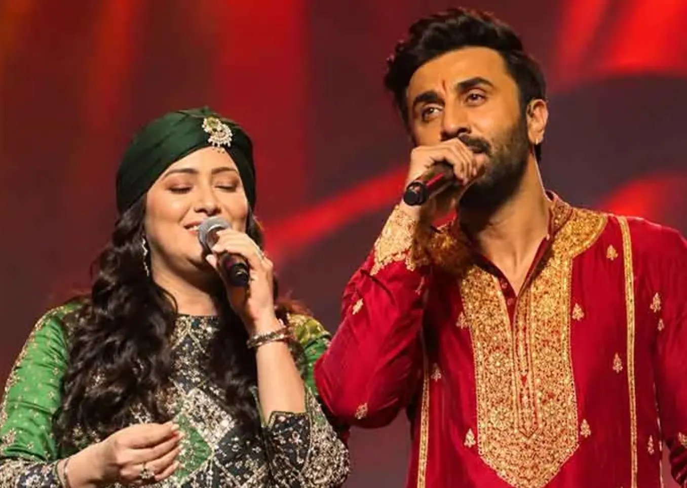 Ranbir Kapoor Revives ‘Kabira’ Live with Harshdeep Kaur at Mumbai Durga Puja