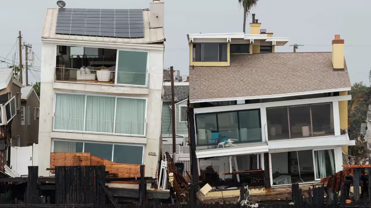 Hurricane Simon Battered Mexico’s Pacific Coast, Killing 5, Forecasted Landfall Near Sinaloa