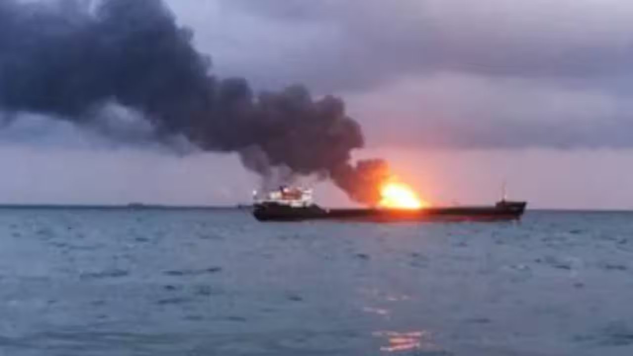 IRGC Confirms Two 'Rebel' Supertankers Hit Mines, Igniting 4M-Barrel Blaze in Hormuz