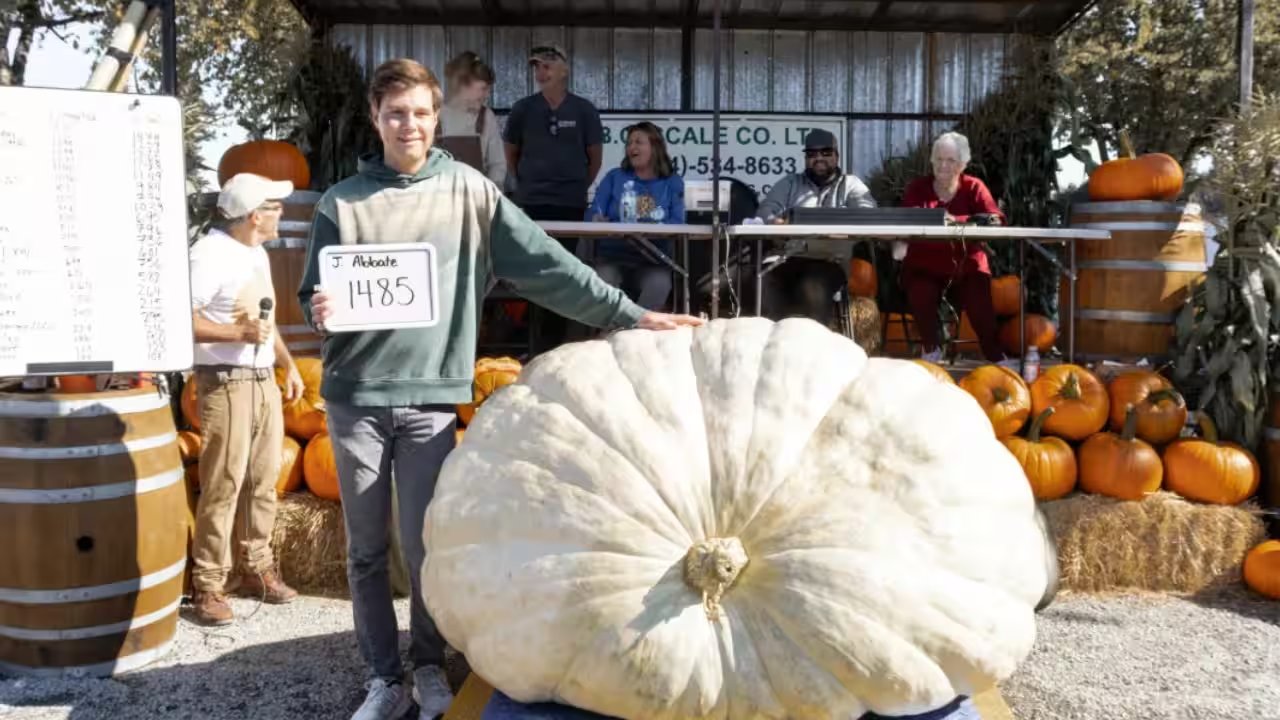 Jordan Abbate Wins BC Giant Pumpkin Contest with 1,485‑pound Victor in Langley