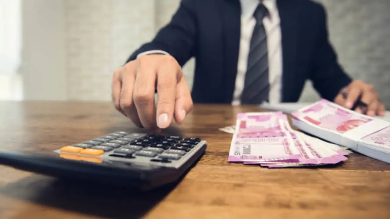 RBI Declares Mahanavmi Bank Holiday, Closing 200 Branches on Oct 14