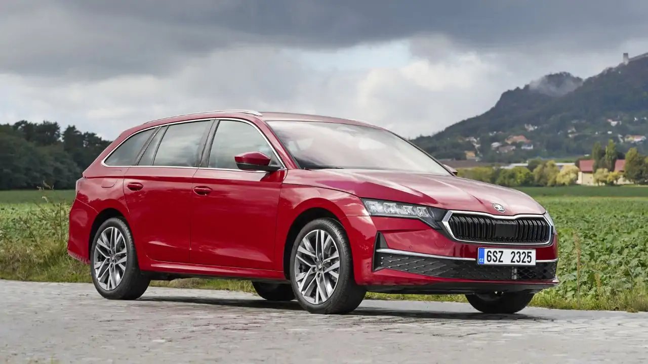 Skoda Octavia Full Hybrid Debuts with 100 kW Power, 2 km Electric Range