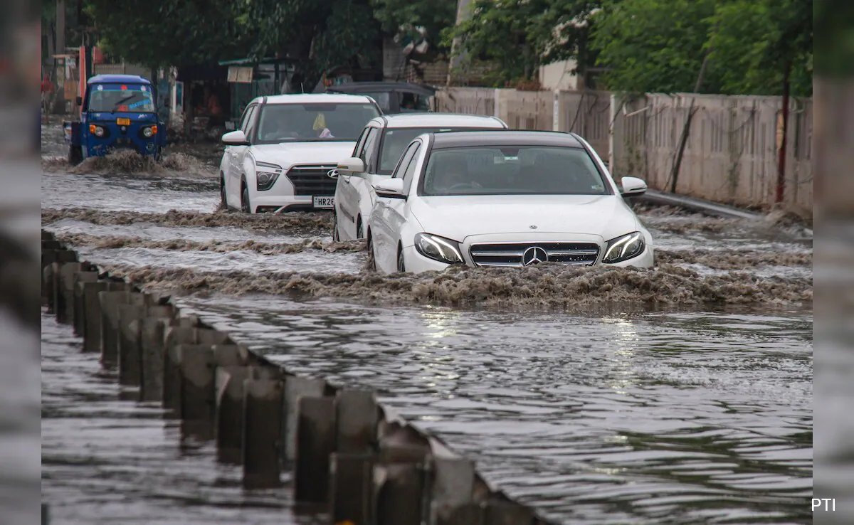 Gurugram, Faridabad Flooded by 40 mm Rain, Traffic Stalled Monday