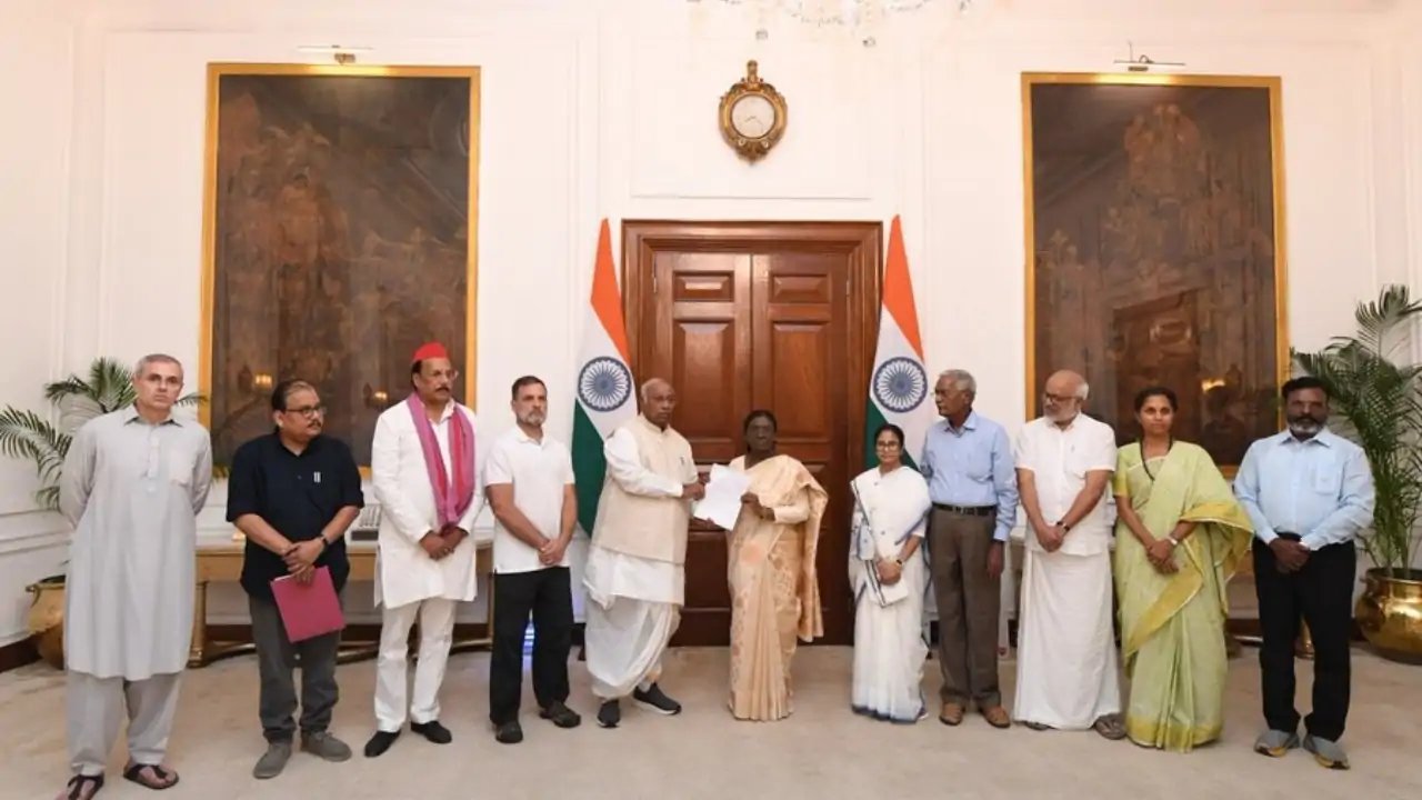 Rahul Gandhi‑Led Opposition Bloc Demands CEC Resignation, Paper Ballots, and Vote‑Chori Repeal