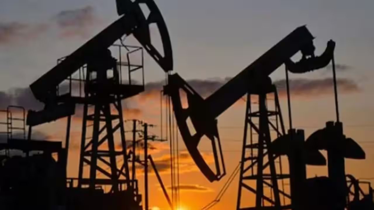 Sensex Tumbles 1.7% to 73,581 as Yields Rise, Oil Prices Surge