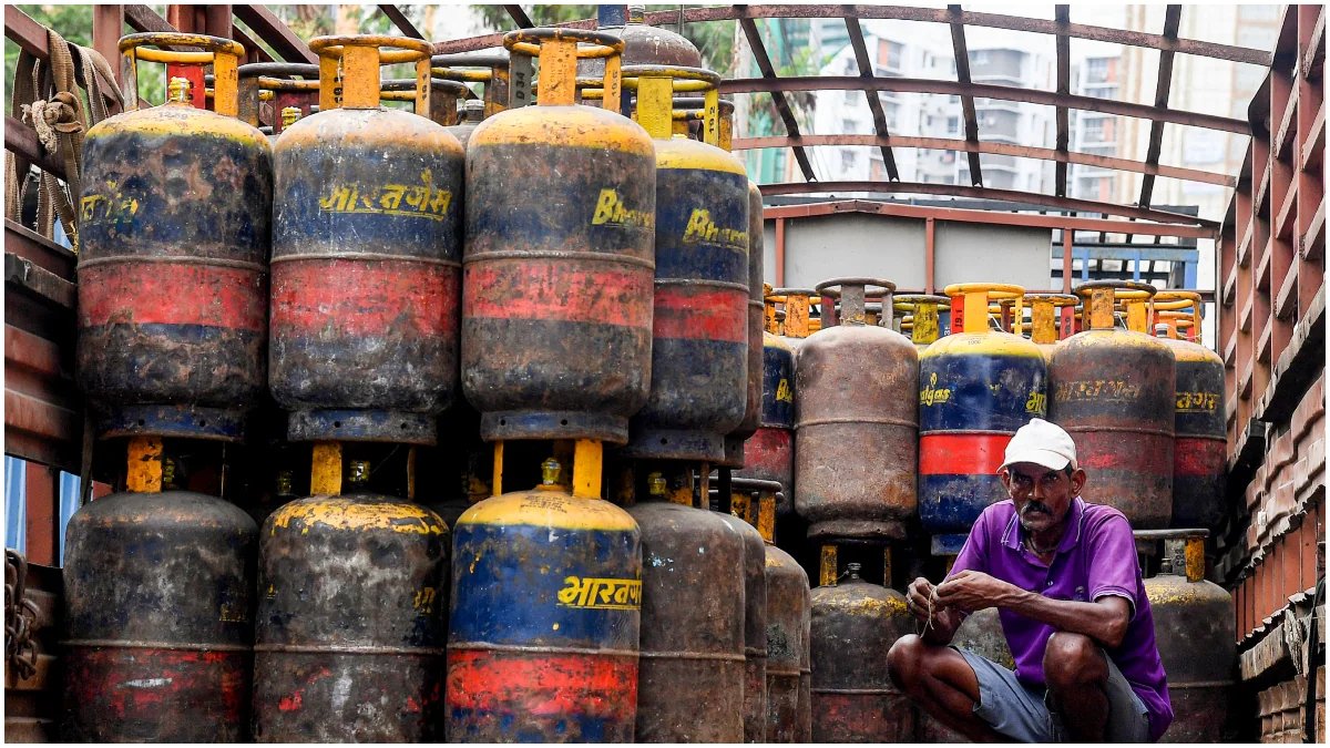 Aadhaar Biometric Authentication Mandated for LPG Subsidy Refills from Oct 1