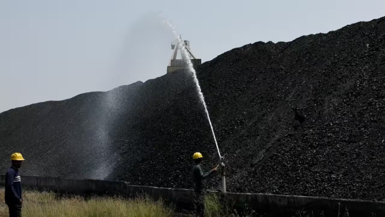 India Halts Coal Import Plan as 96 Plants Face Critically Low Stocks