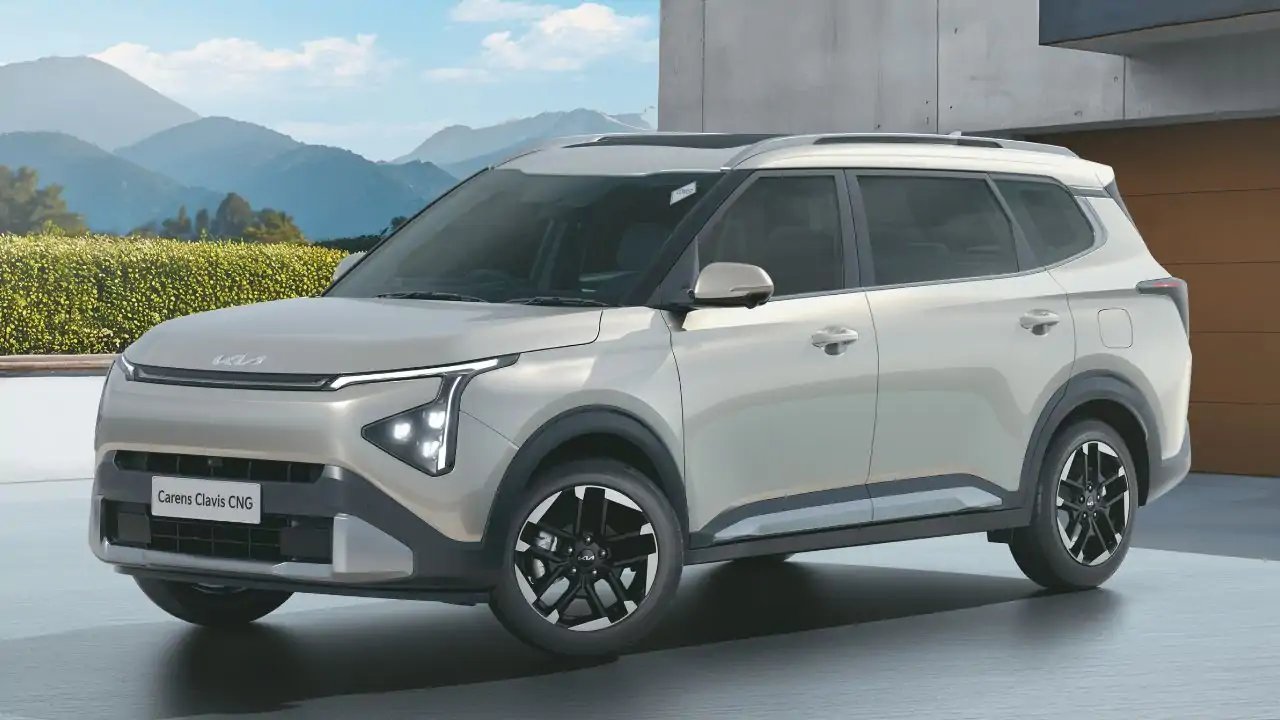 Kia Carens CNG Debuts at ₹12.11 Lakh, First Factory‑Fitted MPV