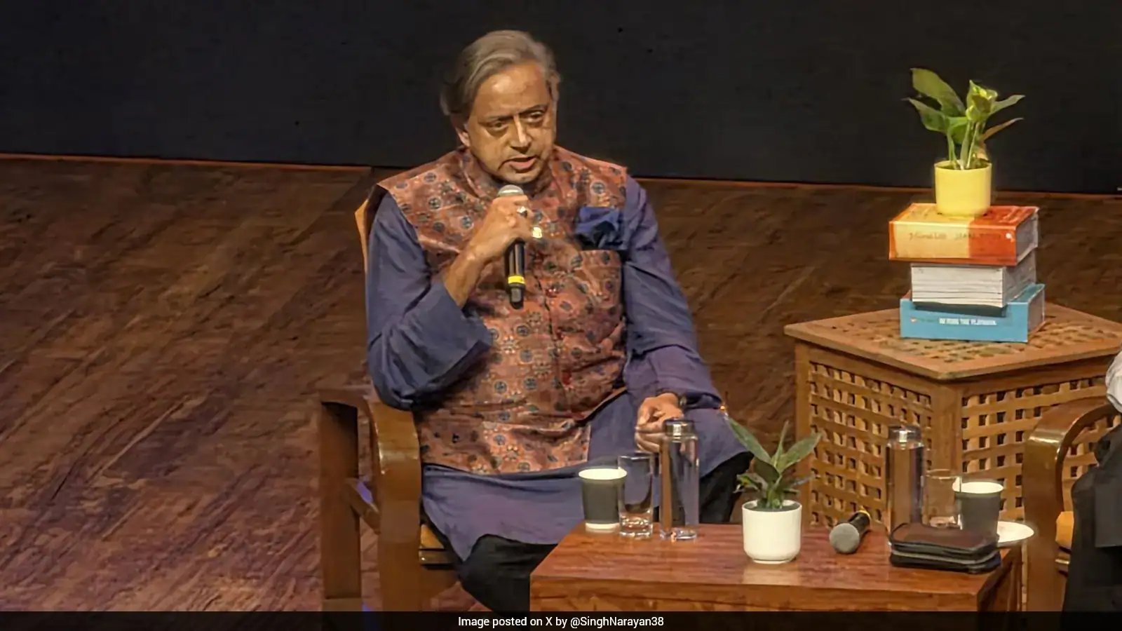 Tharoor Blasts No-Handshake Policy as Politics Invade India‑Pakistan Cricket