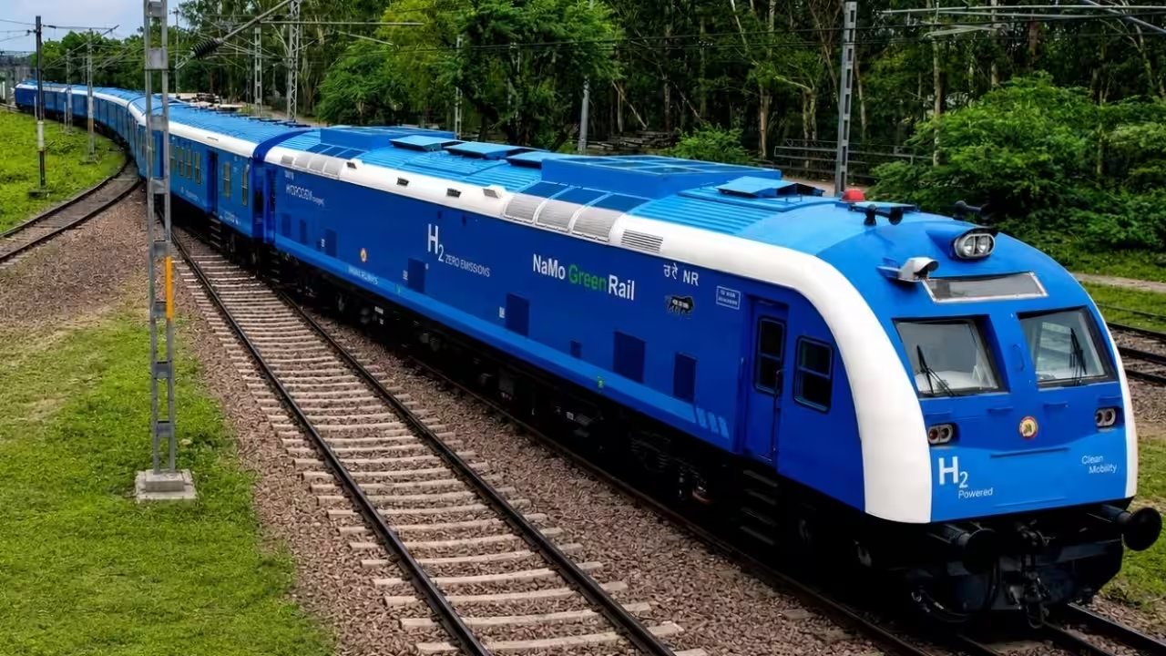 Indian Railways Plans Delhi Extension for Hydrogen Train Despite 40-60 Daily Riders