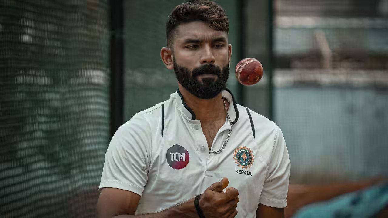 Kerala’s Vaisakh Chandran Sets Up 11‑Wicket Pre‑Season for Jharkhand Showdown