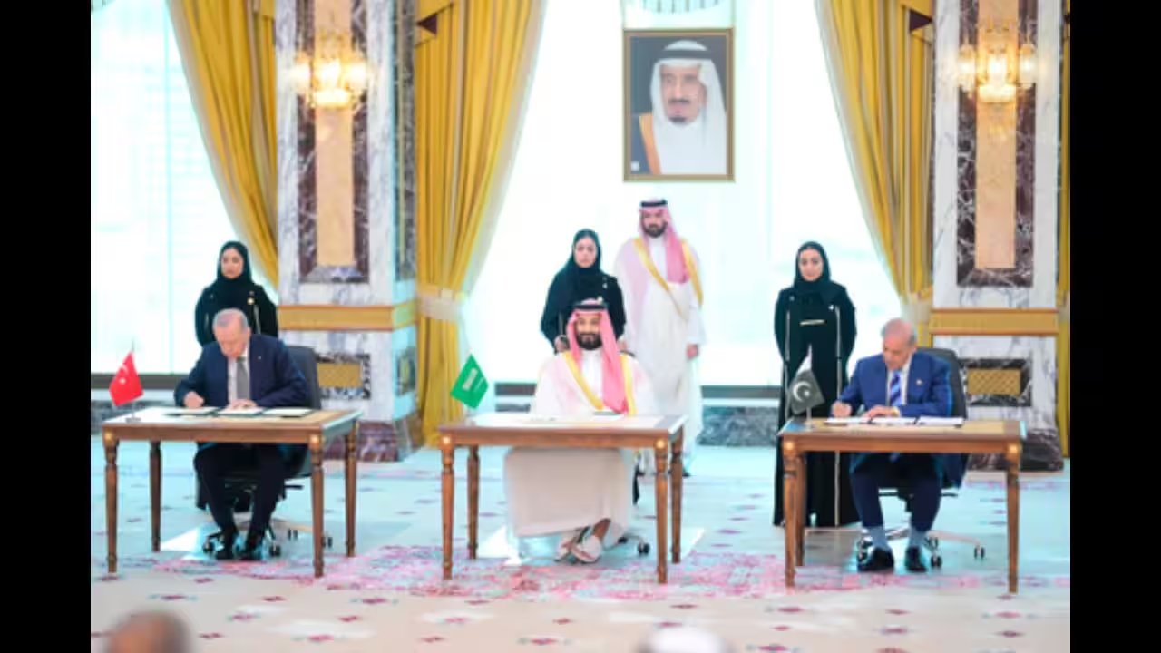 Pakistan, Turkey Commit to Rapid Deployment in Saudi Arabia Amid Houthi Attacks