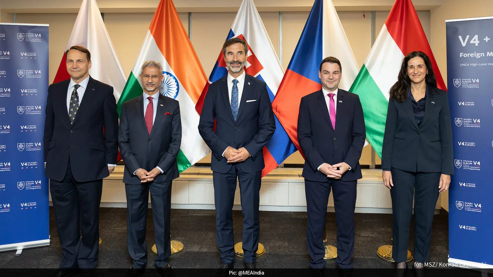 Jaishankar Meets V4 Foreign Ministers in New York, Sets Annual Business Forum