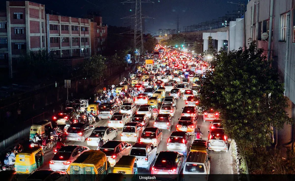 Delhi to Ban 1,00,000 Non‑BS‑VI Vehicles from Noida, Ghaziabad on Nov 1
