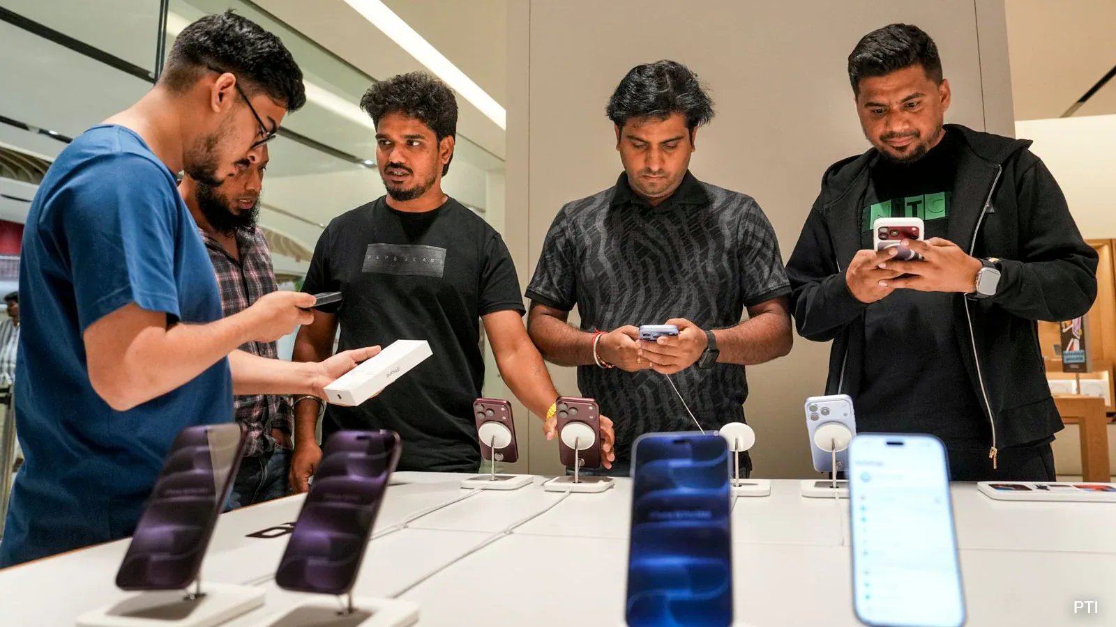 Apple Launches iPhone 18 Pro, 18 Pro Max in India; Prices Reach ₹3.3 Lakh for 2TB