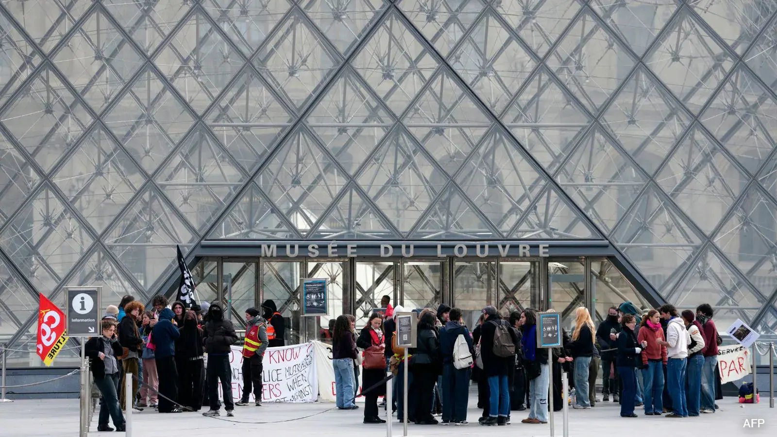 500,000 Protesters Block Louvre Entrance Amid France’s Cost‑of‑Living Uprising