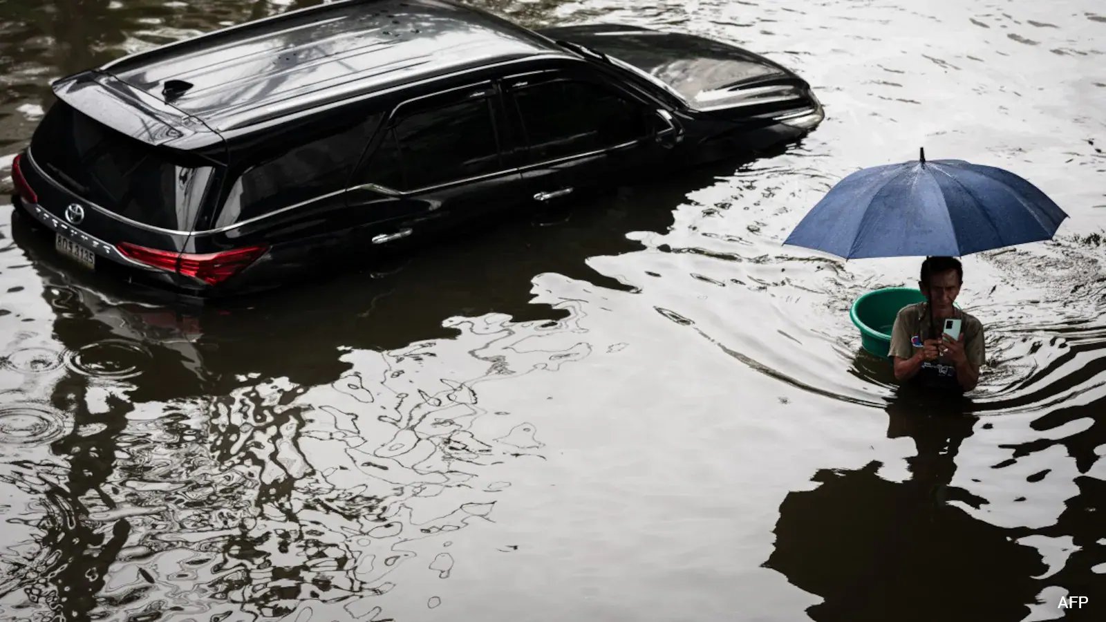 Bangkok Declares State of Disaster as 329,000 Households Flooded