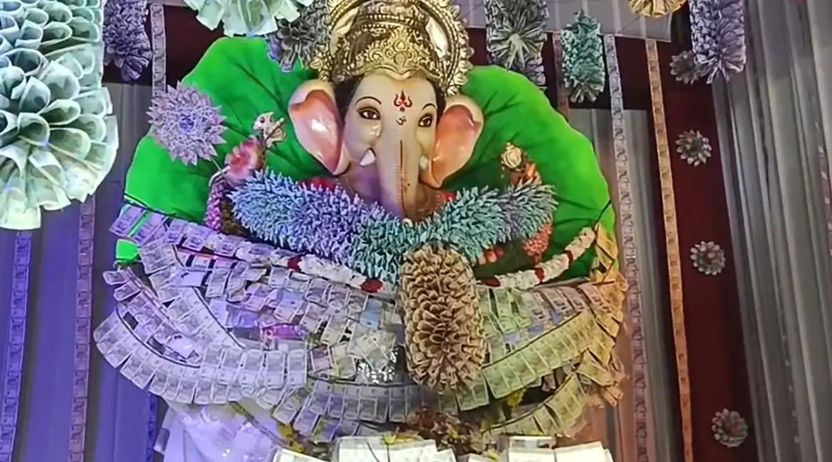 Warangal Temple’s Ganesha Idol Decked in Rs 1.93 Crore Notes Draws Thousands