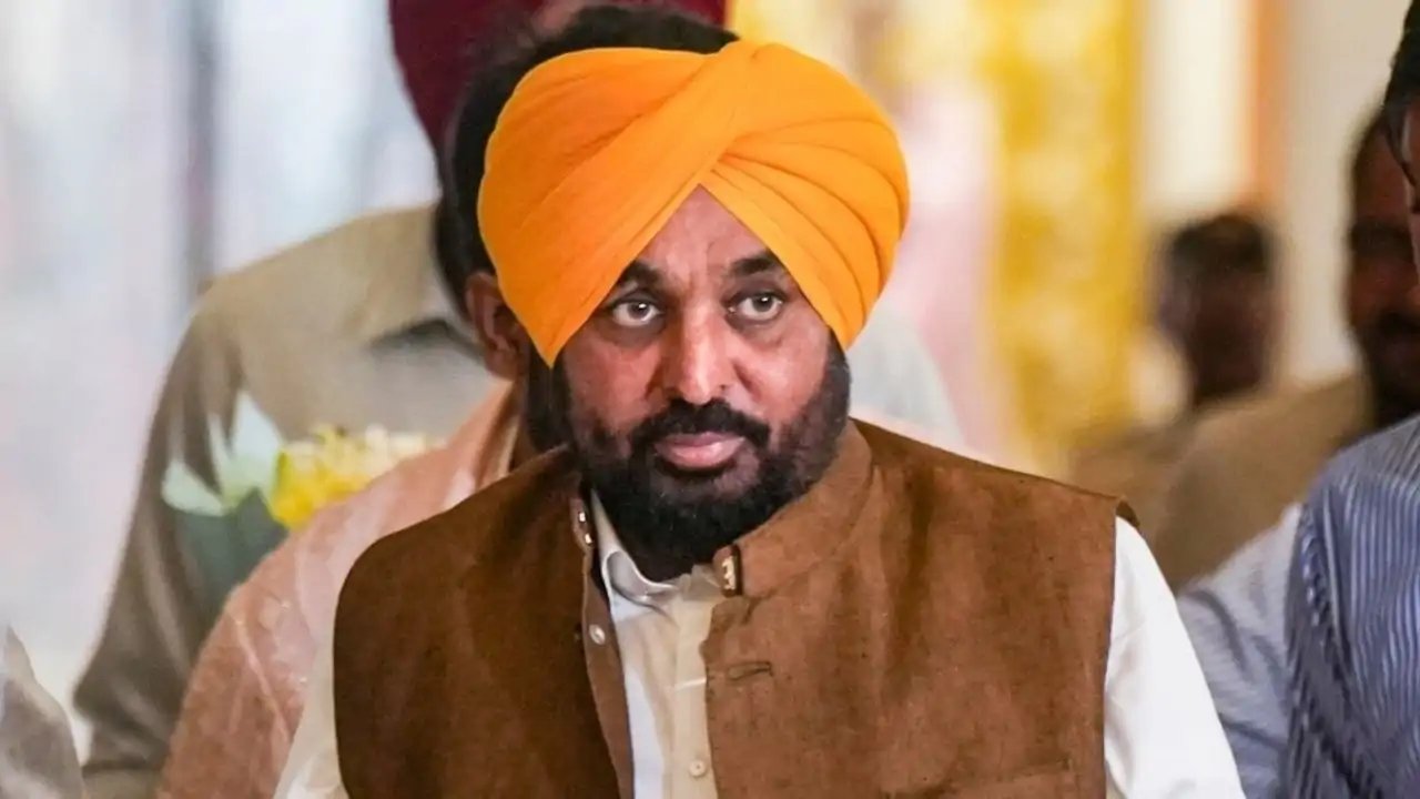 Supreme Court Adjoins Punjab Plea, Halts CBI Raid on Mann's OSD