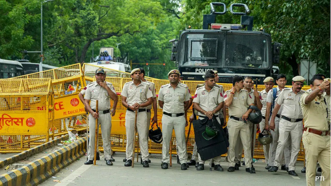 Delhi Police Raid Pitampura Call Centre, Seize Rs 100 Crore Scam Assets