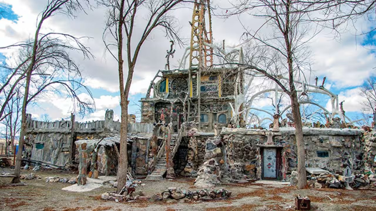 Frank Van Zant Builds Nevada’s Thunder Mountain Monument from Junk in 1969
